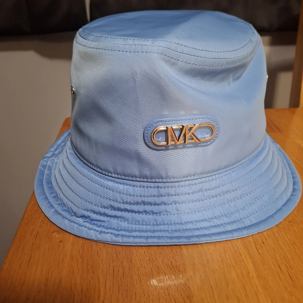 Host Pick Michael Kors Woven Bucket Hat - Picture 11 of 12